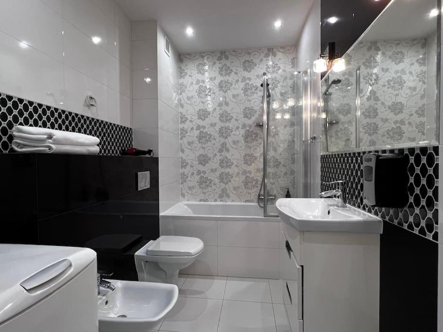 Europa22 "Apartament Delux" Z Wanna - Centrum Miasta Z Widokiem Na Staw Томашув-Мазовецки Экстерьер фото